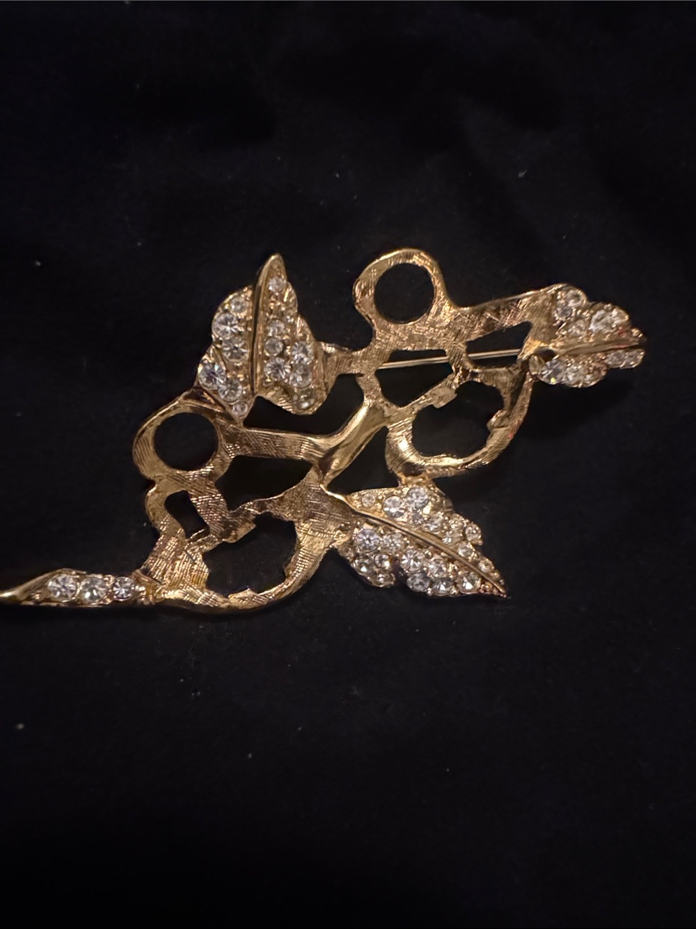 1980’s Joan Rivers Gold Rhinestone Leaf Brooch - Women's Jewelry